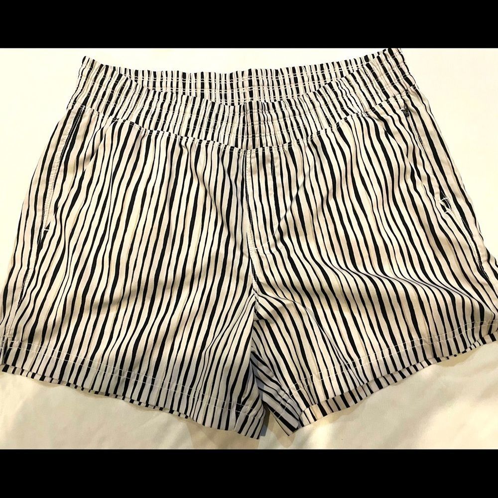 Stretchtech Black/tan/white striped shorts